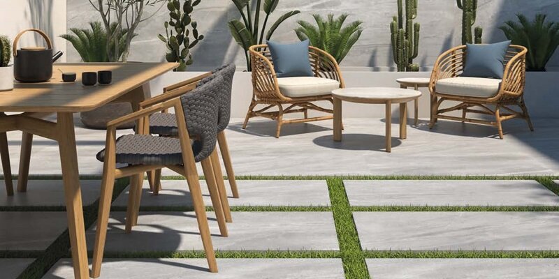 Terrassenplatten der Serie Lavica im Design Perla